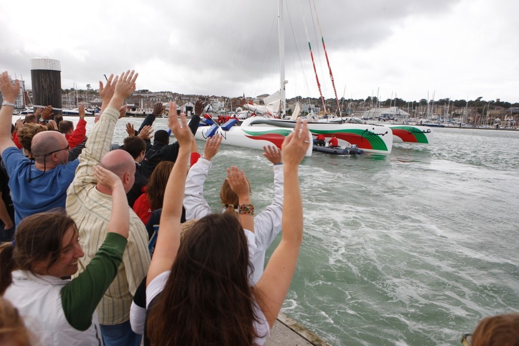The crowds<br />
waving goodbye to Musandam © Mark Lloyd http://www.lloyd-images.com