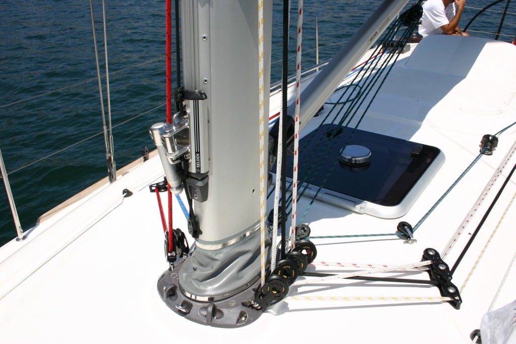 Mast detail © Elan http://www.navsail.com.au