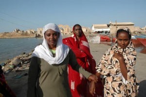 Local teenagers Suakin(village in background) © SW