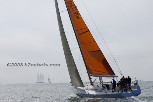 Maltese Falcon enters San Francisco  © Erik Simonson/ h2oshots.com