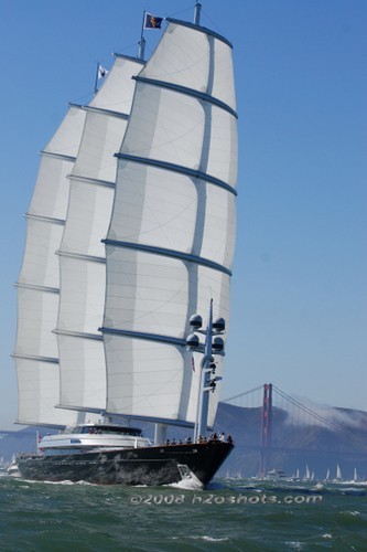 Maltese Falcon enters San Francisco  © Erik Simonson/ h2oshots.com