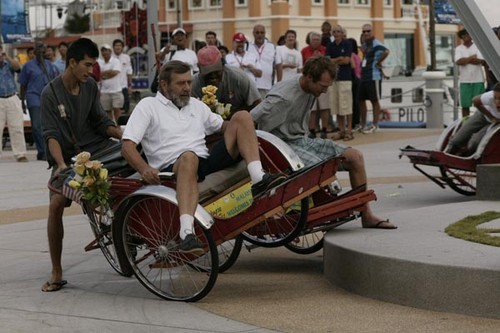 Raja Muda Selangor International Regatta 2008. Penang Trishaw Races. High speed mount... and dismount. © Guy Nowell http://www.guynowell.com