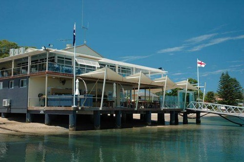 The Point Restaurant (upstairs) and Bimini Bar (downstairs) offer great waterfront dining © Soldiers Point Marina http://www.soldierspointmarina.com.au