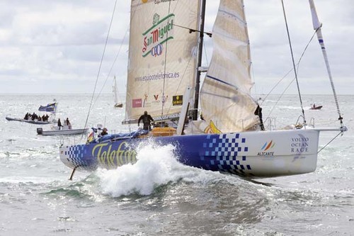 Marstrand Volvo Ocean Race, Telefonica Blue  hard aground shortly after the start. <br />
 © Rick Tomlinson/Volvo Ocean Race http://www.volvooceanrace.com