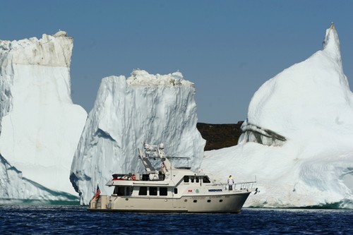 The cracking of the ice made a thunderous noise... © SW