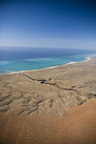 Ningaloo Reef. (Photo: Tony Howard, DEC) © Department of the Environment Water, heritage and the Arts http://www.environment.gov.au
