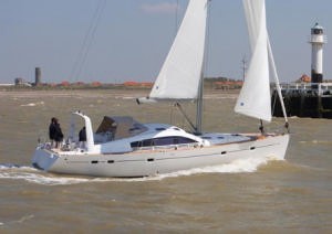Pilot Saloon 47 © Vicsail - copyright http://www.vicsail.com