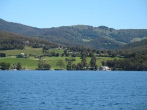 One of the many bays in the D’Entrecasteaux Channel © John Quinn