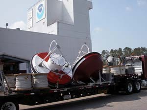 Tsunami detection buoy © NOAA . http://www.noaanews.noaa.gov/