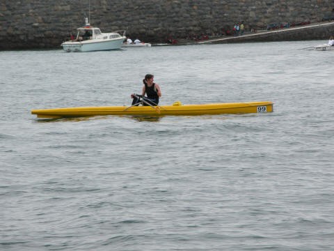 Single sculler on the homeward leg. © Julie Duquemin