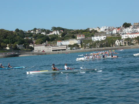 Start of a sea rowing event in the Channel Islands © Julie Duquemin