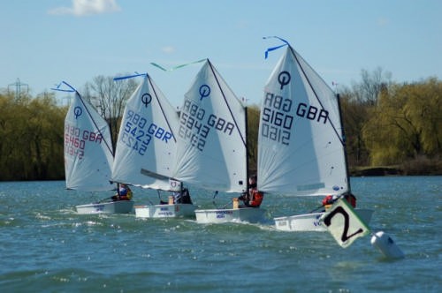 Team racing at Burghfield SC © Optimist