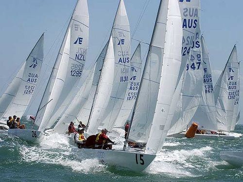 Etchells Roulette © Jeff Crow/ Sport the Library http://www.sportlibrary.com.au