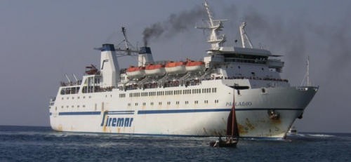 Ferry bearing sunseekers arrives at Lampedusa © BW Media