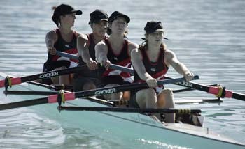 Gisbourne Girl’s Matilda Halley glances across to the fast finishing St Margaret crew that pipped them on the post after leading for nearly 2000 metres  © SIR+photosouth@xtra.co.nz