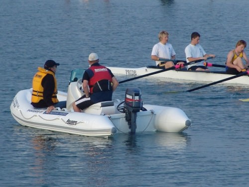 A Takapuna Grammar crew being coached off Bayswater. The club is still running from temporary facilities after 15 years of effort by volunteers. © Richard Gladwell www.photosport.co.nz