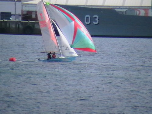 R Class ’Foam Sandwich’ just past mark 2<br />
 © Vauxhall Yacht Club