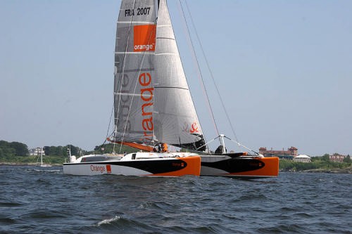 Maxicatamaran Orange II sets off on the North Atlantic record, starting from Newport © Arnaud de Belinay