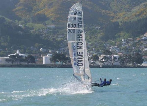 L3 at pace upwind. © Davie Norris