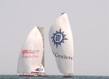 Team Shosholoza leads over Luna Rossa, Day 9, Raceday 3, of the Louis Vuitton Cup © Team Shosholoza