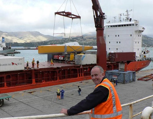 A Southern Man - AGD is lifted aboard in Lyttelton, New Zealand © Clipper Ventures PLC . http://www.clipperroundtheworld.com