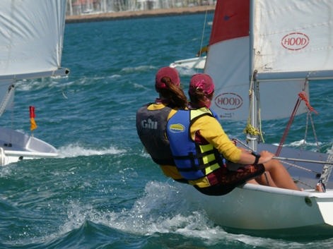 Open Division Racing – Photo by Tom Johns. 2007 Yachting Queensland BMW Motorline Secondary Schools Team Racing Championships ©  SW