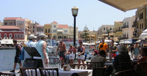 Even at 8.30am, the tourists are out! © BW Media