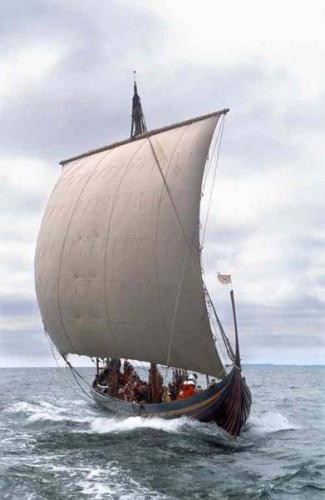 The Sea Stallion under sail. Photo: Werner Karrasch, Vikingeskibsmuseet i Roskilde ©  SW