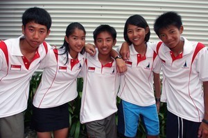 Singaporeworldsteam.jpg – From left to right: Lionel Low, Daniella Ng, Luke Tan, Rachel Lee, Russell Kan © SingaporeSailing