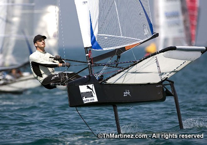 Day 6. Race 10. <br />
SIMON PAYNE (GBR 5 - 2010 PUMA Moth Worlds © Thierry Martinez http://www.thmartinez.com