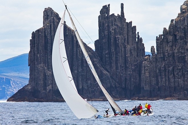 Ragamuffin heads for Tasman Island - 2010 Rolex Sydney Hobart Race ©  Rolex/Daniel Forster http://www.regattanews.com