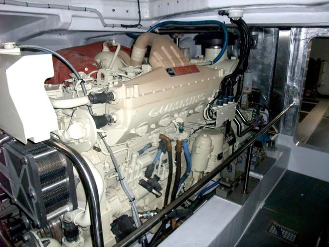 The green Cummins Diesels ©  John Curnow