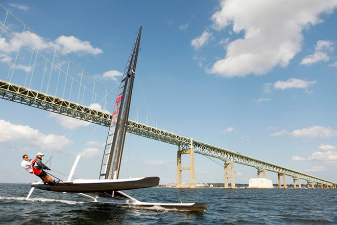 Day 2: Cannan passes under the Pell Bridge © Christophe Launay