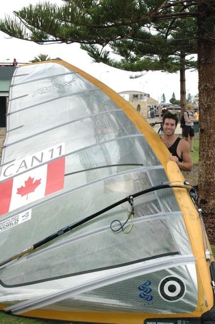 David Hayes (CAN 11) shows the relative size of the powerful RS:X class sail (c) Sail-World.com - 2010 Perth International Regatta,David Hayes (CAN 11) shows the relative size of the powerful RS:X class sail (c) Sail-World.com - 2010 Perth International Regatta © Vincenzo Baglione http://www.albaria.com/