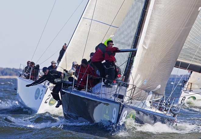 9 ENDORPHIN Eric Wulff<br />
ahead of<br />
2 YELLOW JACKET Larry Bulman / Jeff Scholz<br />
2010 Rolex Farr 40 North American Championship,<br />
Annapolis MD, USA © Daniel Forster http://www.DanielForster.com