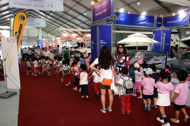 Tomorrow’s buyers, today - Korea International Boat Show 2010 © Guy Nowell http://www.guynowell.com