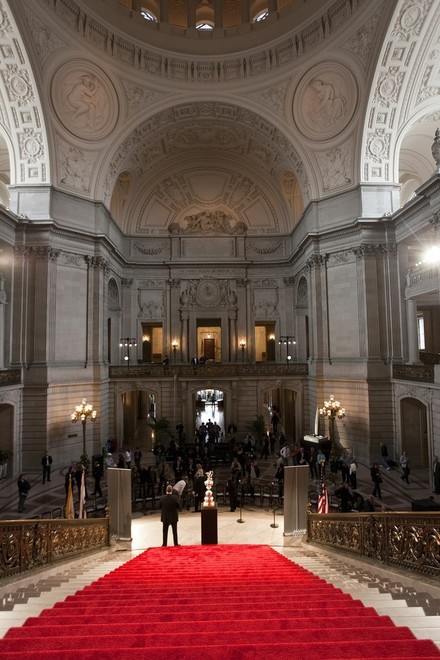 Will City Hall grasp the America’s Cup? © BMW Oracle Racing Photo Gilles Martin-Raget http://www.bmworacleracing.com