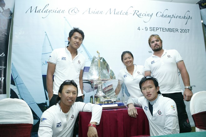 Tiffany and her crew celebrate winning the 2007 MMRC © Gareth Cooke Subzero Images/Monsoon Cup http://www.monsooncup.com.my
