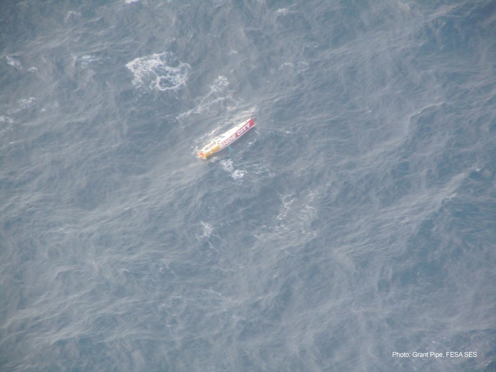 Wild Eyes rendezvous, Southern Ocean, 12 June 2010 © SW