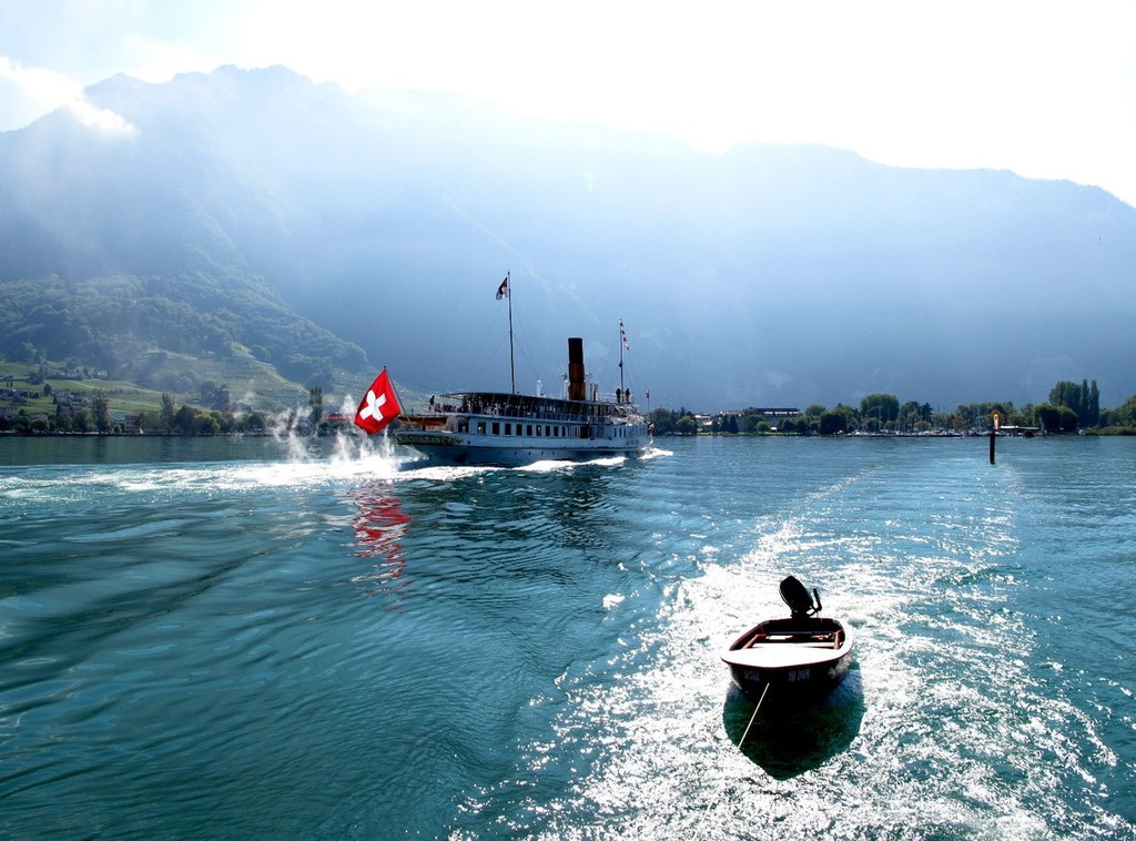 La Demoiselle pulls her little dinghy, in the back the La Suisse, one of the oldest steam ships on the lake © Jean Philippe Jobé