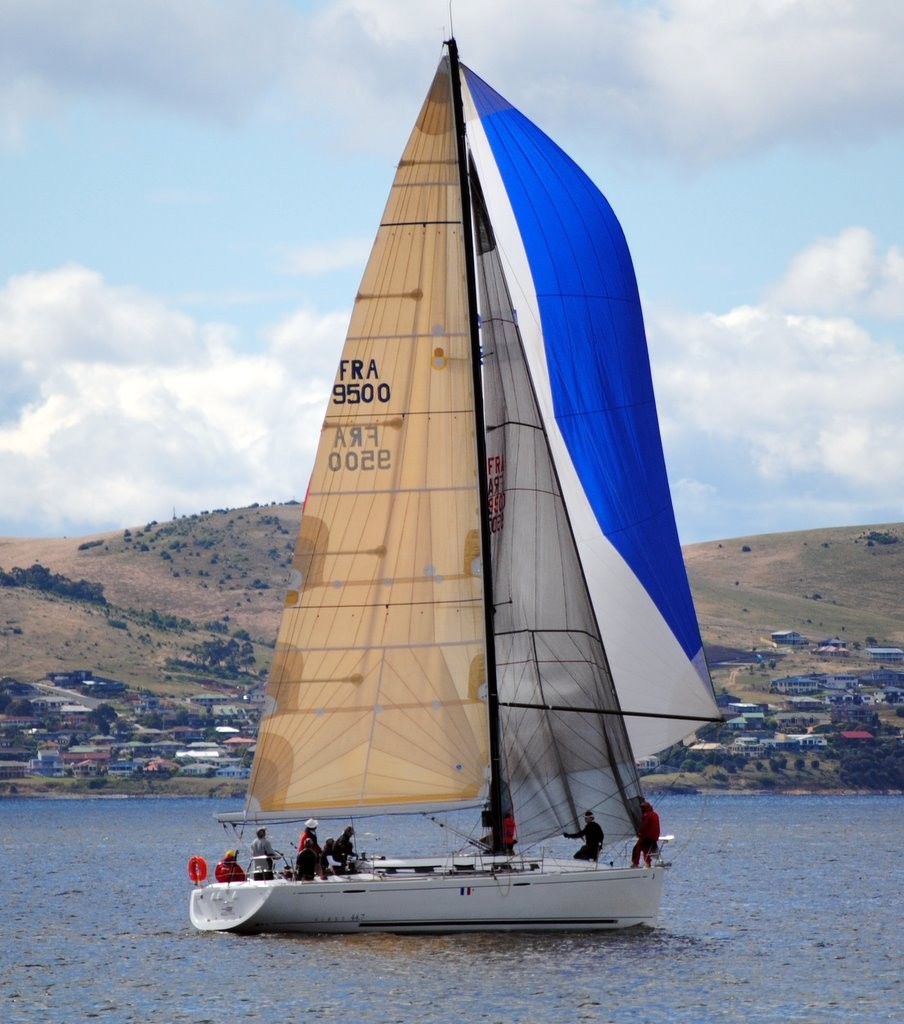 42 South sets her spinnaker for a good start to the Betsey Island Race - Betsey Island Race ©  Andrea Francolini Photography http://www.afrancolini.com/