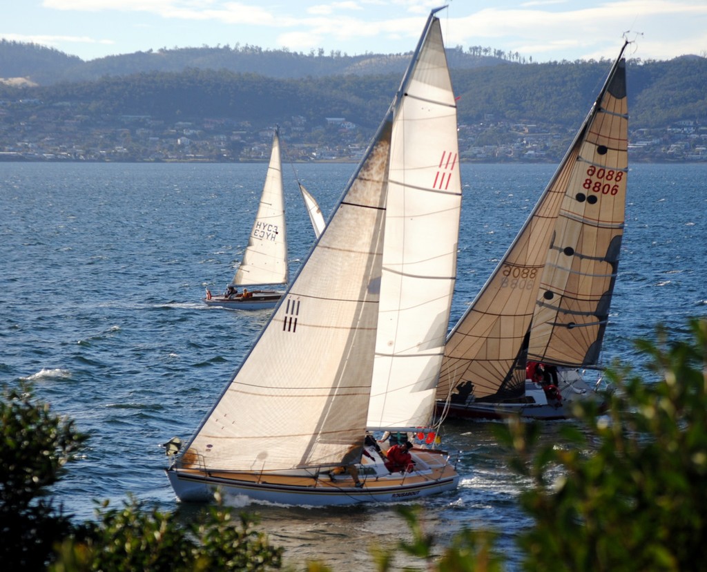 Rouseabout leading Wildfire around the leeward mark off Sandy Point in Hobart - Motors RYCT Winter Pennant series ©  Andrea Francolini Photography http://www.afrancolini.com/