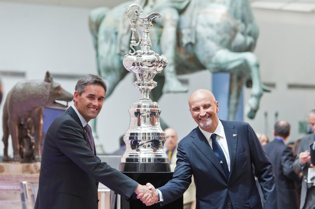 Shaking on the deal, Russell Coutts (left) and Mascalzone Latino’s Vincenzo Onorato.  © BMW Oracle Racing Photo Gilles Martin-Raget http://www.bmworacleracing.com