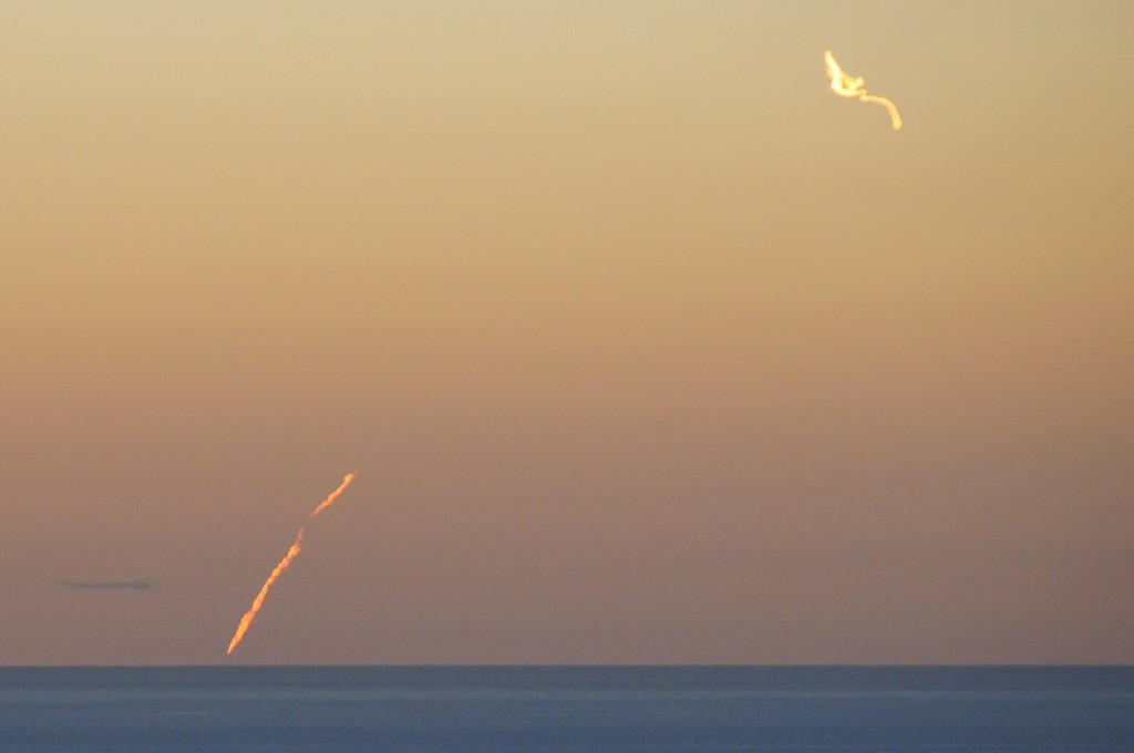 Closer view of satellite hitting Tasman Sea - 2 © Peter Idoine