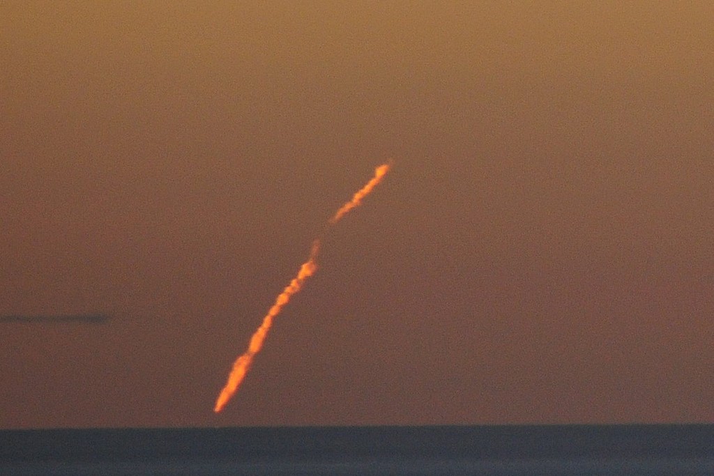 First part of satellite hitting Tasman Sea - 5 © Peter Idoine