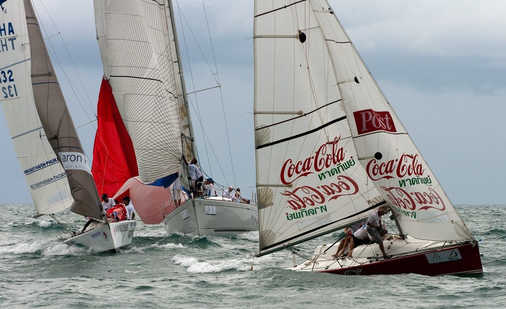 Six Senses Phuket Raceweek 2010 - Tuay Lek heading into the bottom mark. © Guy Nowell http://www.guynowell.com