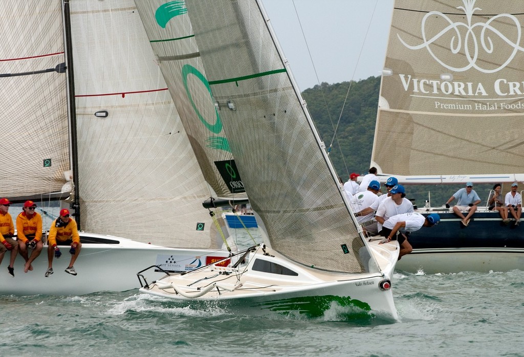 Six Senses Phuket Raceweek 2010 - Quantum Fusion M breaks away from the start © Guy Nowell http://www.guynowell.com