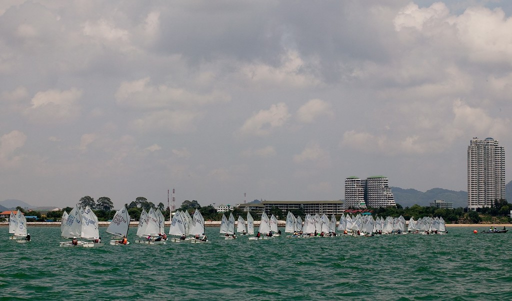 And they’re off! Bob, bob, bobbing towards the top mark. Top of the Gulf Regatta 2010. Thai National Champs. © Guy Nowell http://www.guynowell.com