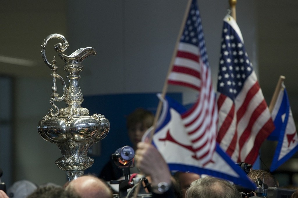 America’s Cup © BMW Oracle Racing Photo Gilles Martin-Raget http://www.bmworacleracing.com