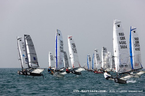 2010 International Moth Worlds. Dubai, UAE. Day 1, Start of Race 1. © ThMartinez / Sea & Co - Copyright http://www.thmartinez.com